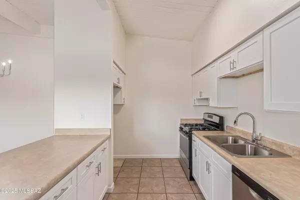 Tucson, AZ 85712,2525 N Alvernon Way #E6