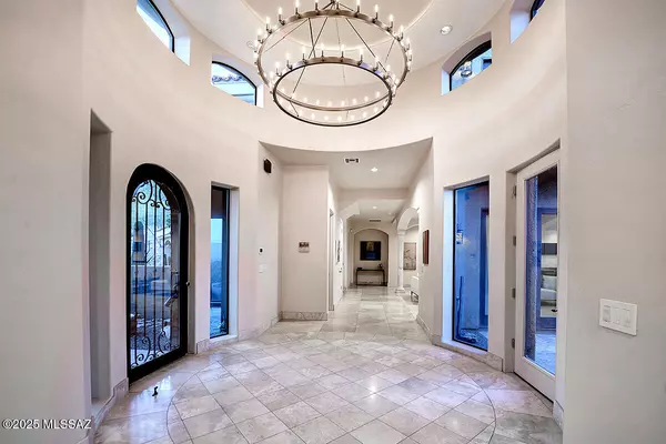 Tucson, AZ 85745,260 N Resort Hills Place