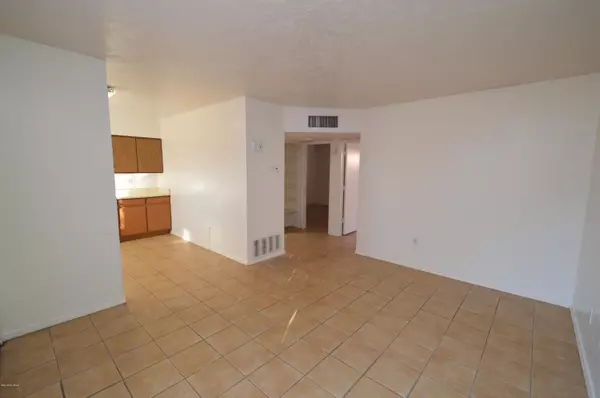 Tucson, AZ 85712,4112 E Flower Street