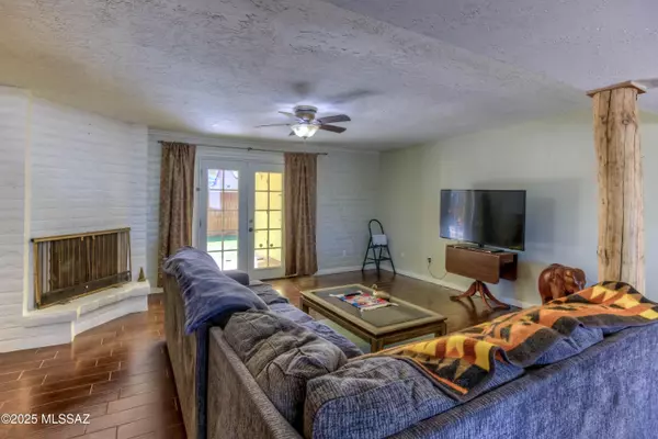 Corona De Tucson, AZ 85641,141 W George Truit Street