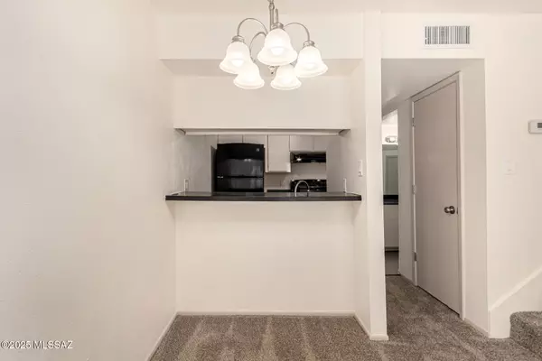 Tucson, AZ 85712,1600 N Wilmot Road #302