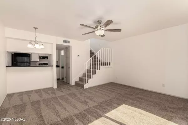 Tucson, AZ 85712,1600 N Wilmot Road #302