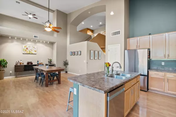 7450 W Shining Amber Lane, Tucson, AZ 85743