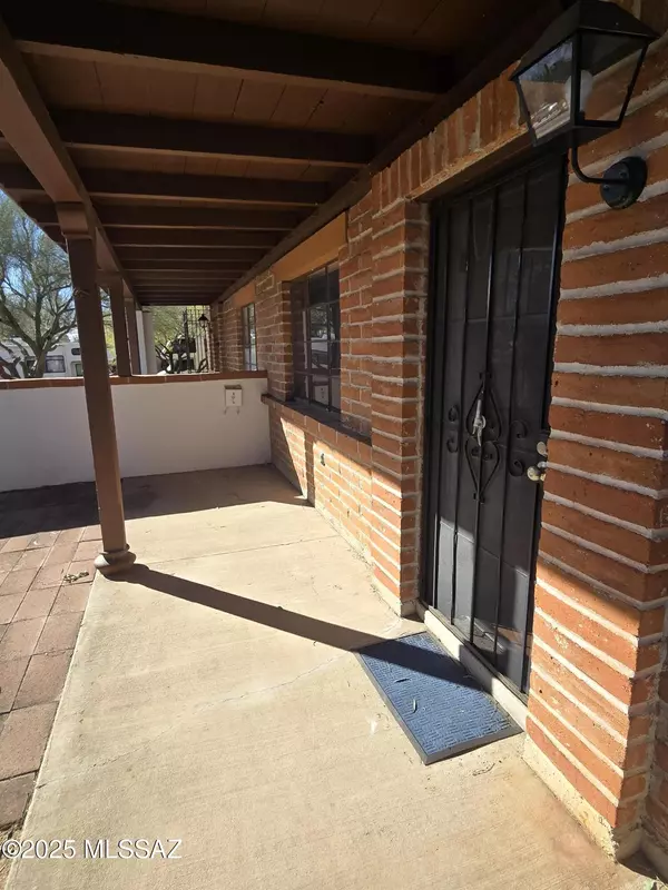 Green Valley, AZ 85614,484 S La Canada Drive #B