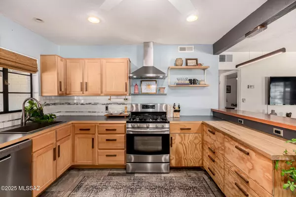 Tucson, AZ 85711,924 N Bryant Avenue