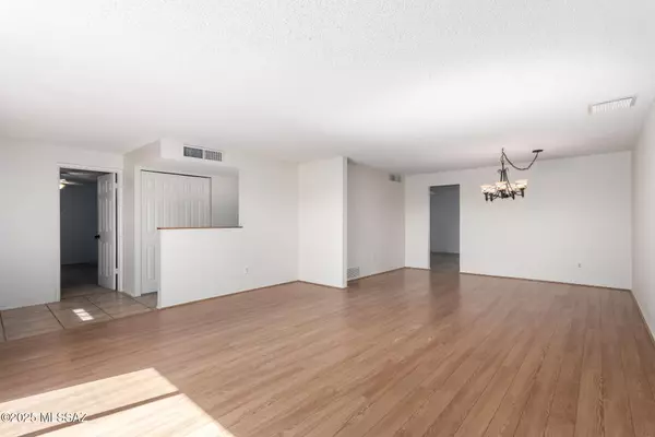 Tucson, AZ 85710,8067 E 7th Street