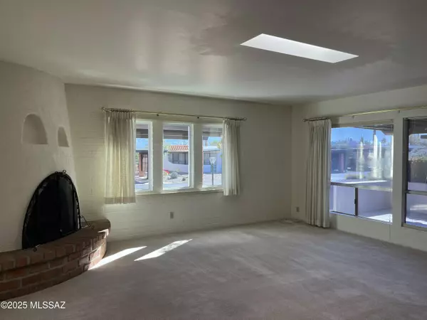 Green Valley, AZ 85614,307 N Calle Del Diablo