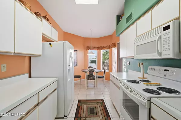 Green Valley, AZ 85614,563 W Via Rosaldo