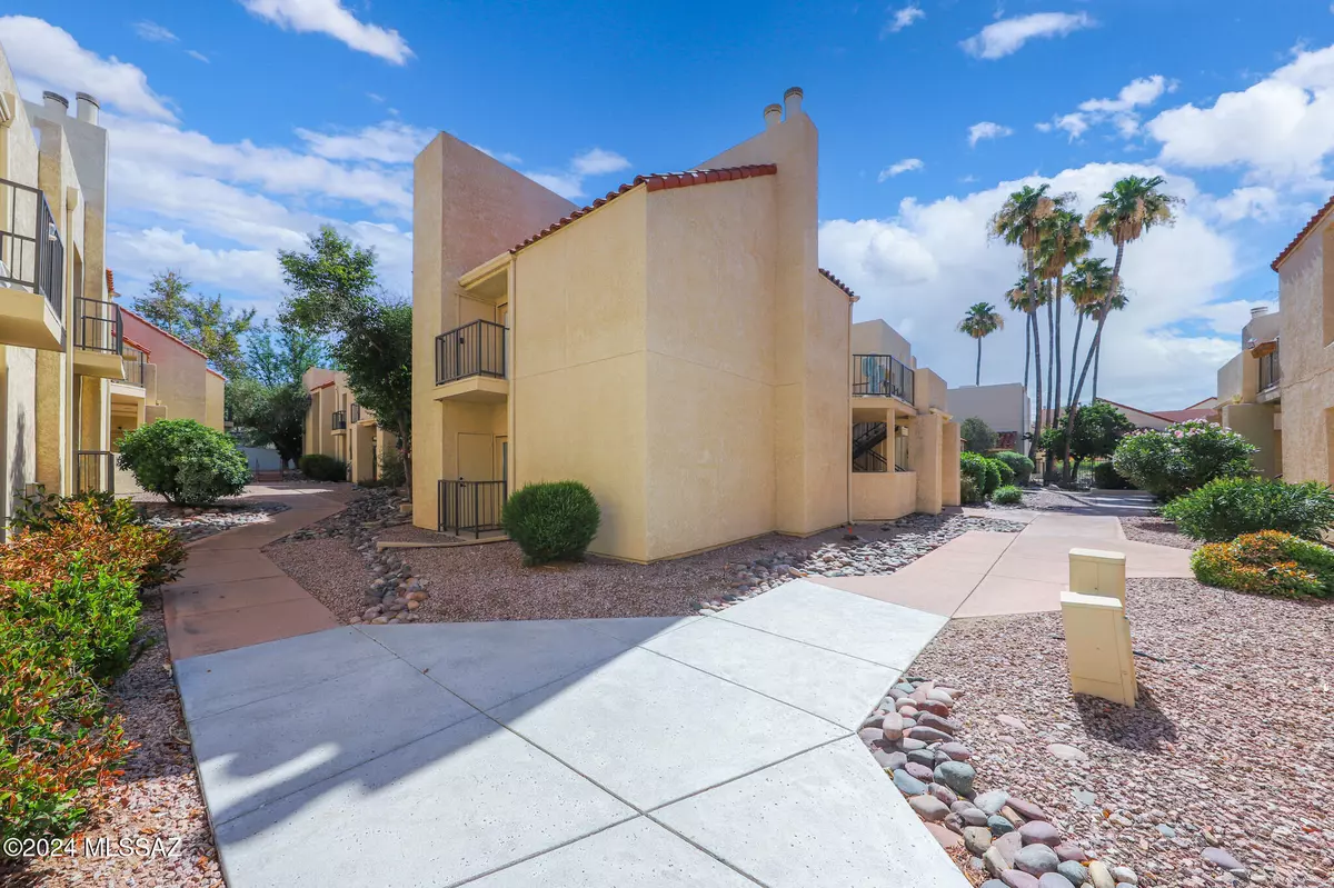 Tucson, AZ 85718,1200 E River Road #B-26