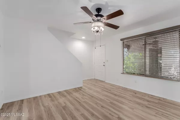 Tucson, AZ 85712,2950 N Alvernon Way #14101