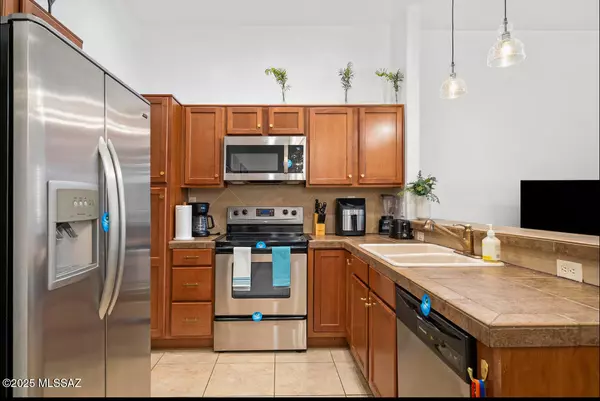 2016 E River Road #204, Tucson, AZ 85718