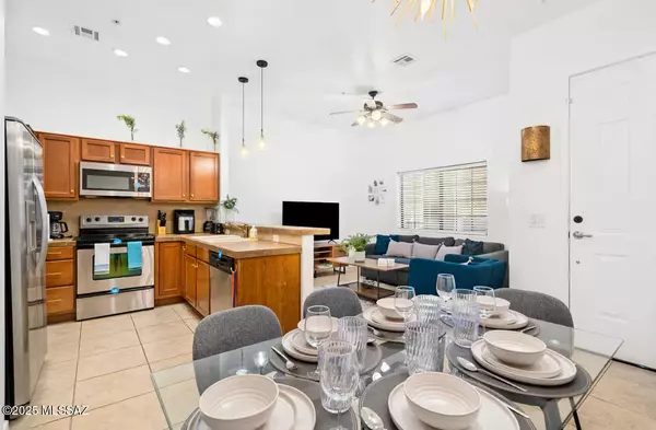 Tucson, AZ 85718,2016 E River Road #204