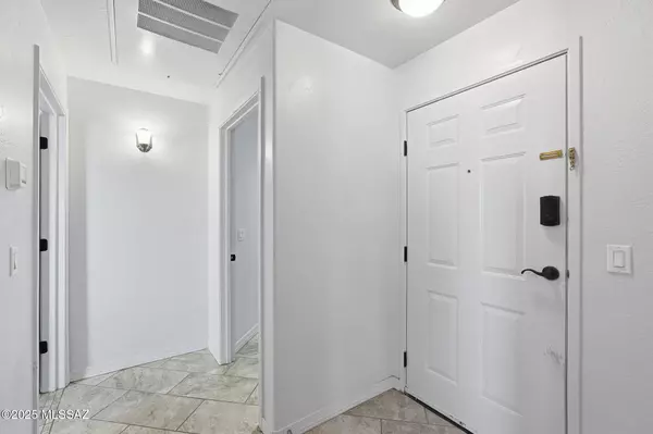 Tucson, AZ 85718,2550 E River Road #1203