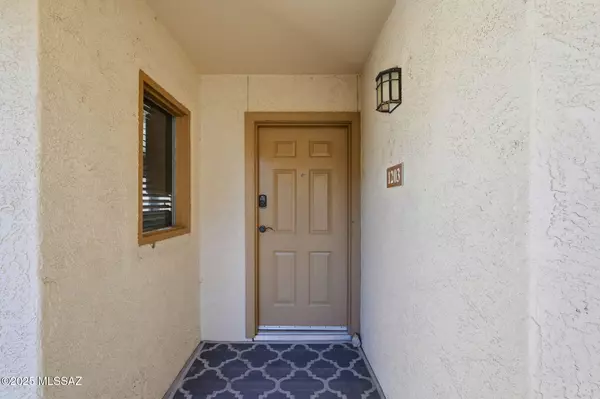 Tucson, AZ 85718,2550 E River Road #1203