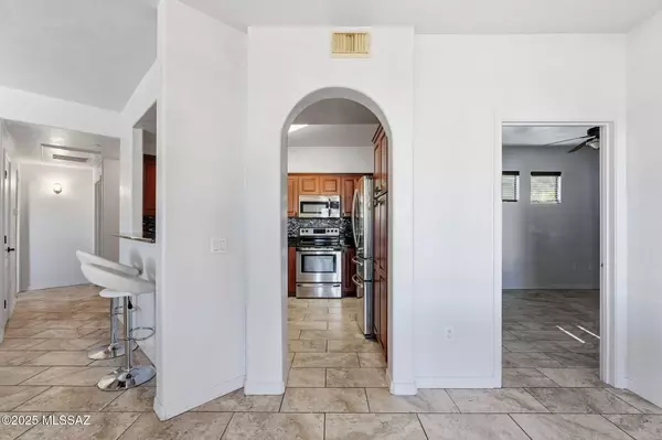 Tucson, AZ 85718,2550 E River Road #1203