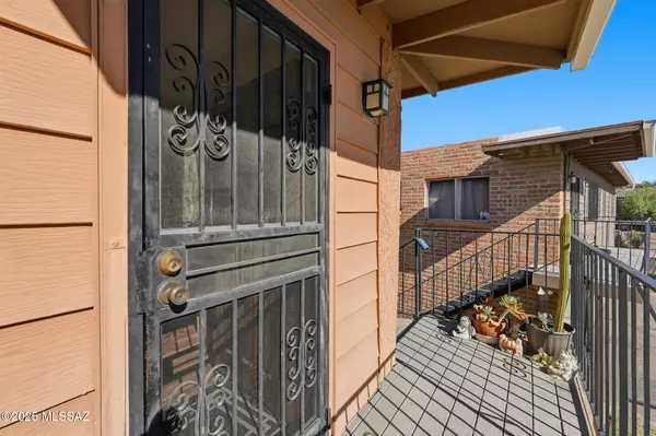 Tucson, AZ 85715,6682 E Calle Alegria  #D