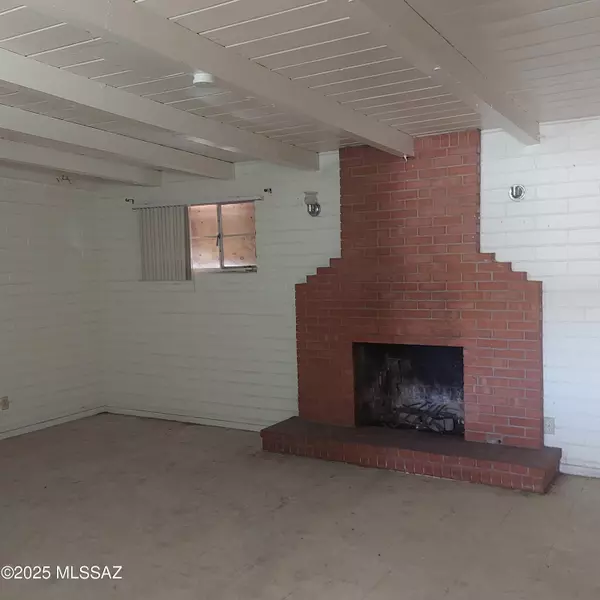 Tucson, AZ 85711,450 S Jerrie Avenue