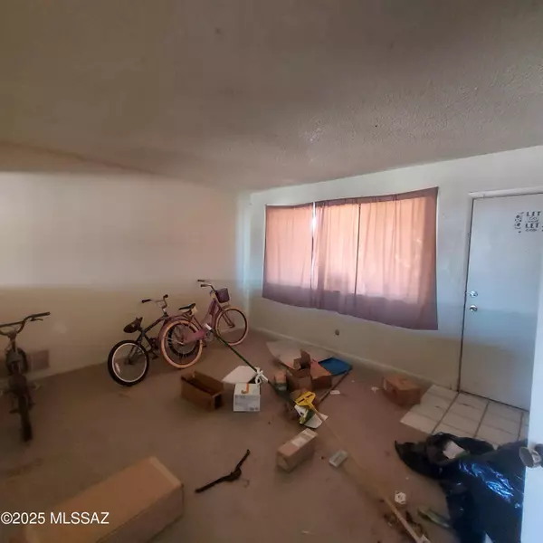 Tucson, AZ 85748,635 N Banff Avenue