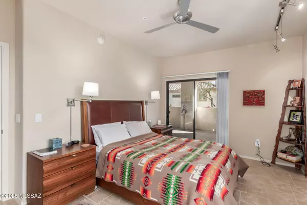 Tucson, AZ 85718,2550 E River Road #11201