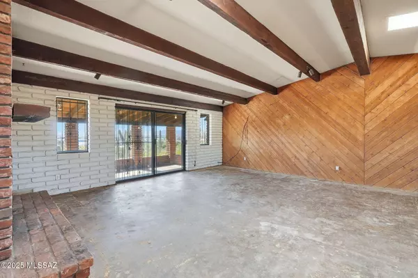 Tucson, AZ 85704,209 E River Road