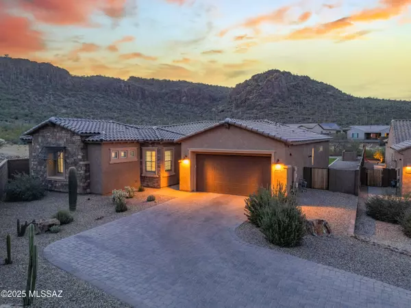 8295 N Lone Ranger Road, Tucson, AZ 85743