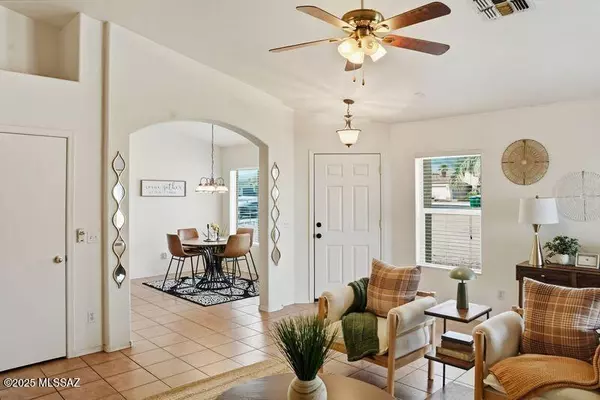 8000 W Mural Hill Drive, Tucson, AZ 85743