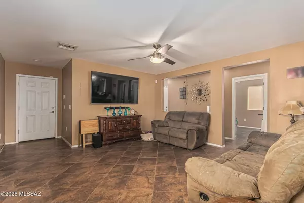 Tucson, AZ 85756,7052 S Red Maids Drive