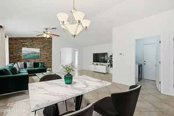 512 W Camino Tunera, Sahuarita, AZ 85629