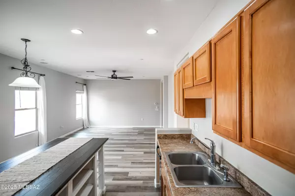 Sahuarita, AZ 85629,950 W Vuelta Olivero