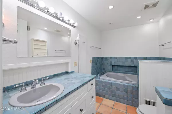 Tucson, AZ 85704,461 W Yucca Court ##305