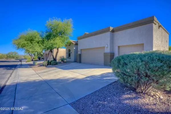 Tucson, AZ 85743,7840 N Box Camp Place