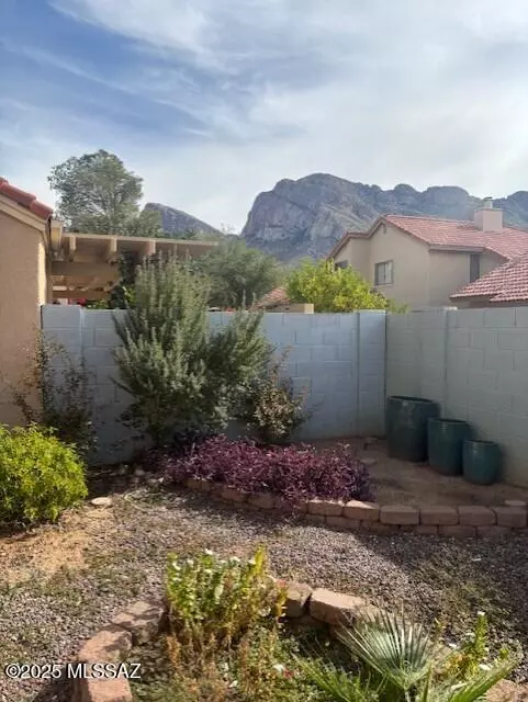 250 E Fieldcrest Lane, Oro Valley, AZ 85737