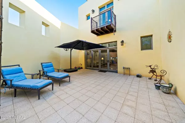 Tucson, AZ 85745,256 S Avenida del Palo Fiero