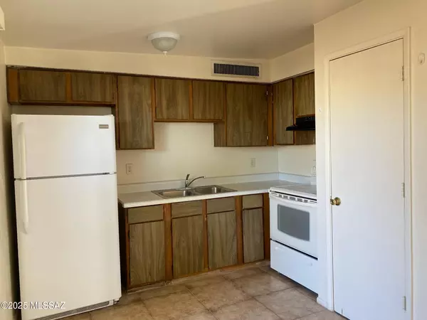 Tucson, AZ 85712,4235 E Fairmount Street #6