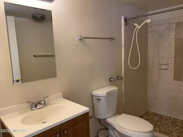 Tucson, AZ 85712,4235 E Fairmount Street #6