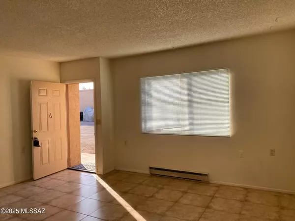 Tucson, AZ 85712,4235 E Fairmount Street #6