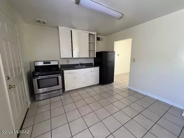 Tucson, AZ 85712,4123 E North Street #C