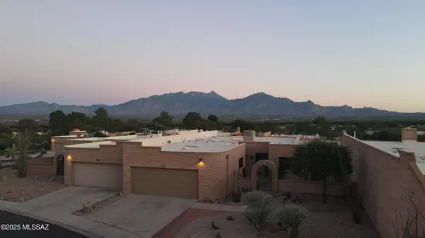 781 W Desert Ridge Drive, Green Valley, AZ 85622