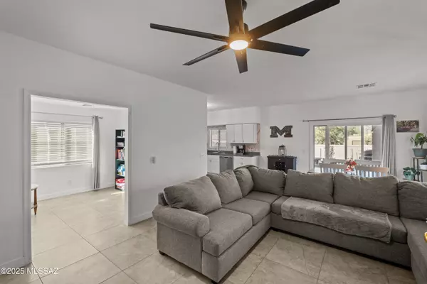 Sahuarita, AZ 85629,147 E Calle Puente Azul