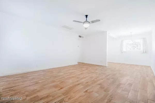 Tucson, AZ 85711,5859 E 33rd Street