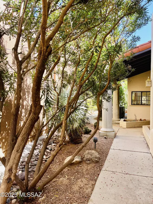 Tucson, AZ 85718,5854 N Bright Star Drive