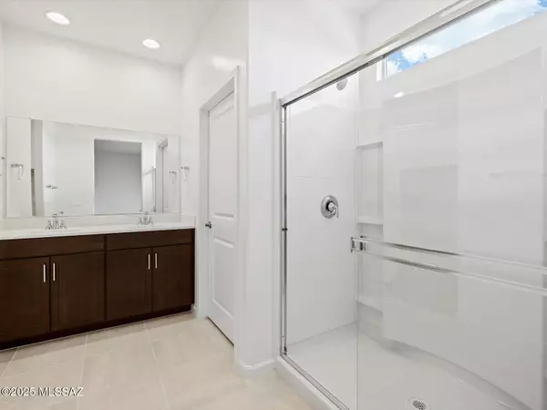 Sahuarita, AZ 85629,757 W Calle Cubeta