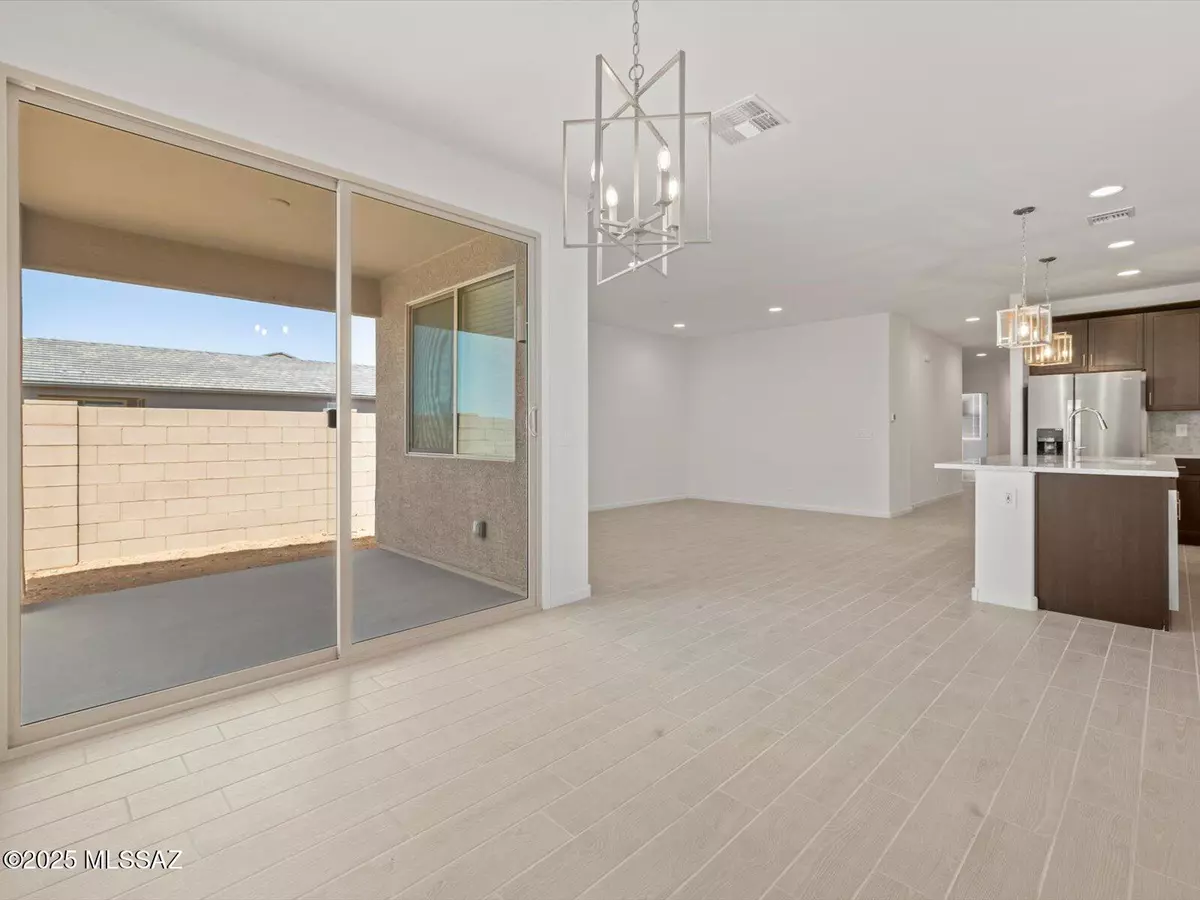 Sahuarita, AZ 85629,761 W Calle Cubeta