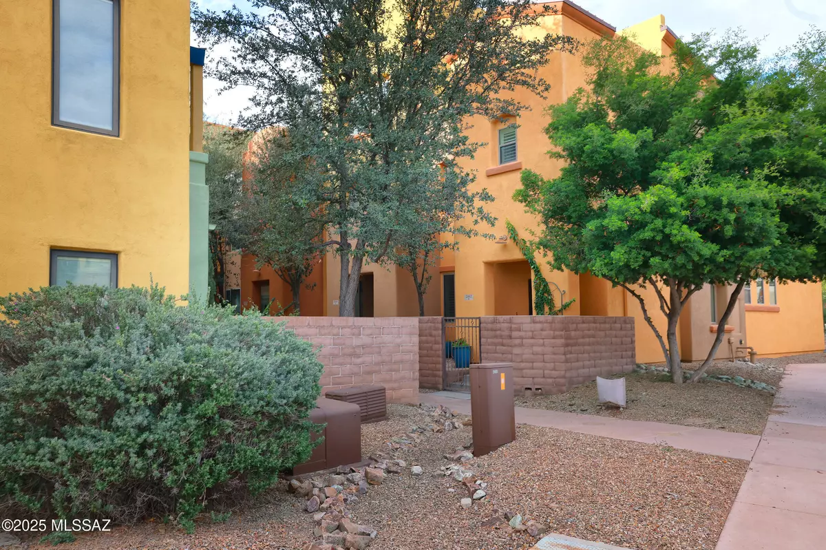 Tucson, AZ 85718,2437 E Blue Diamond Drive