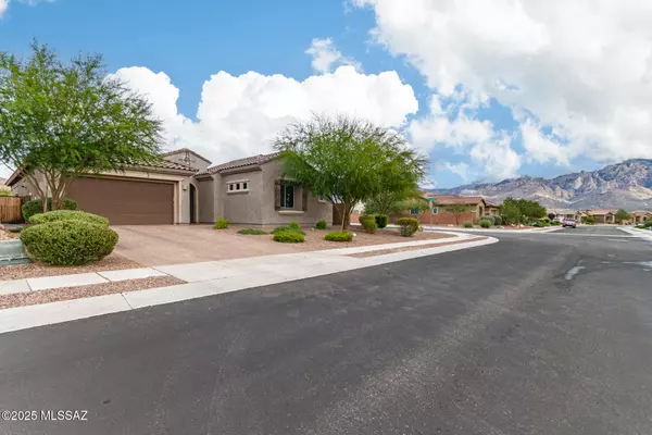 685 E Romsdalen Road, Oro Valley, AZ 85755