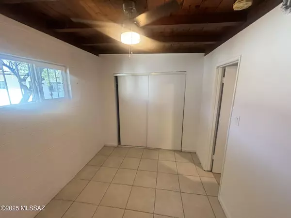 Tucson, AZ 85716,3564 E Kleindale Road #B