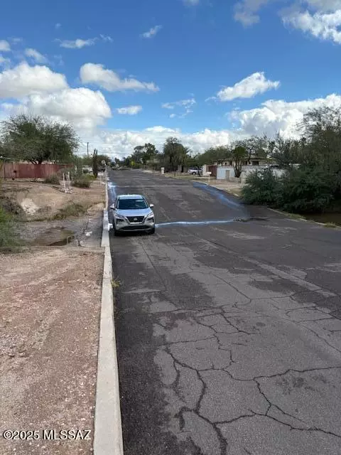 Tucson, AZ 85711,4915 E Rosewood Street #*