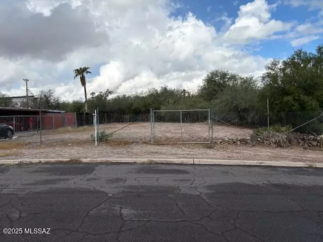 Tucson, AZ 85711,4915 E Rosewood Street #*