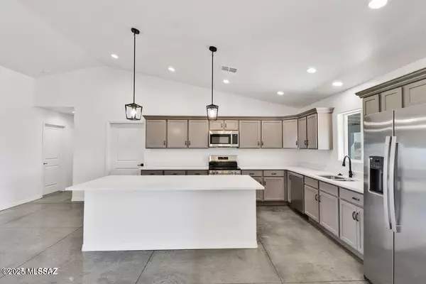 Benson, AZ 85602,1468 W Scarlet Blossom Trail