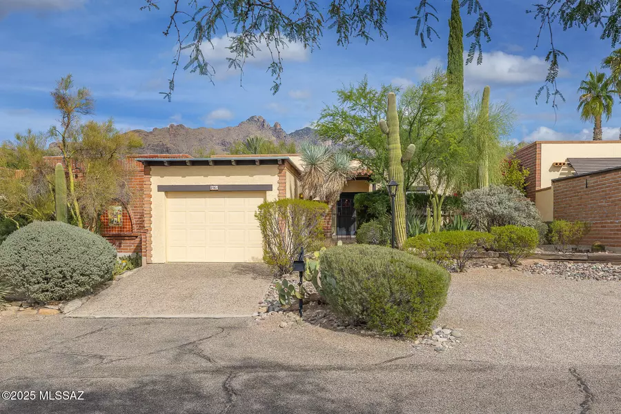 2561 E Cerrada Adelita, Tucson, AZ 85718